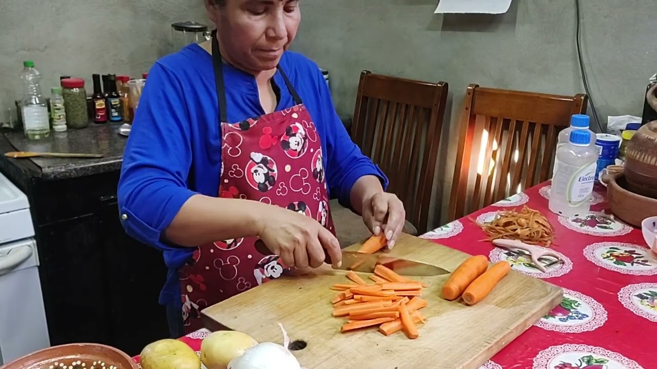 Pechuga y brócoli estiló comida china con arroz blanco 