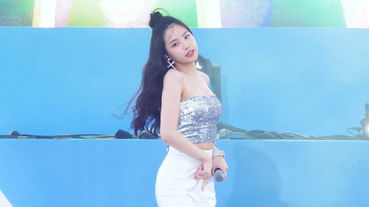190511 에이핑크 손나은 직캠 4K '러브 LUV' Apink Naeun fancam @ 이슬라이브 페스티벌 by Spinel