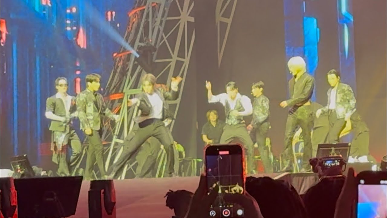 ATEEZ (에이티즈) in Paris 20250222 - Cyberpunk - VIP Ultimate [FANCAM 4K60 HDR]