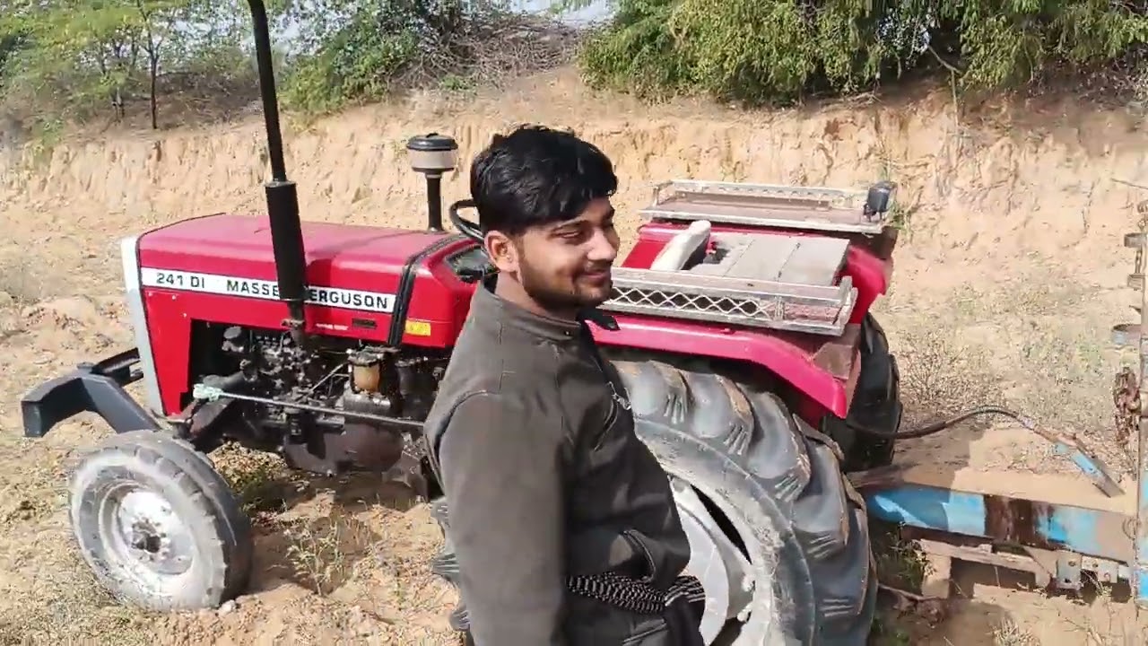 241 बुरी तरह फस गया स्वराज 735 आराम से निकला