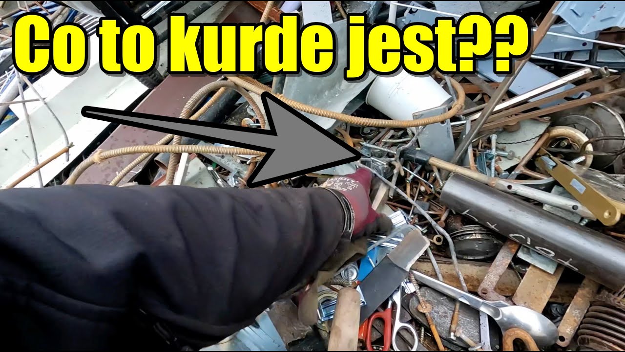 Co to jest? Stare narzędzia 4 w 1? Akcesoria chirurgiczne? Oraz łuparka hydrauliczna do drewna.