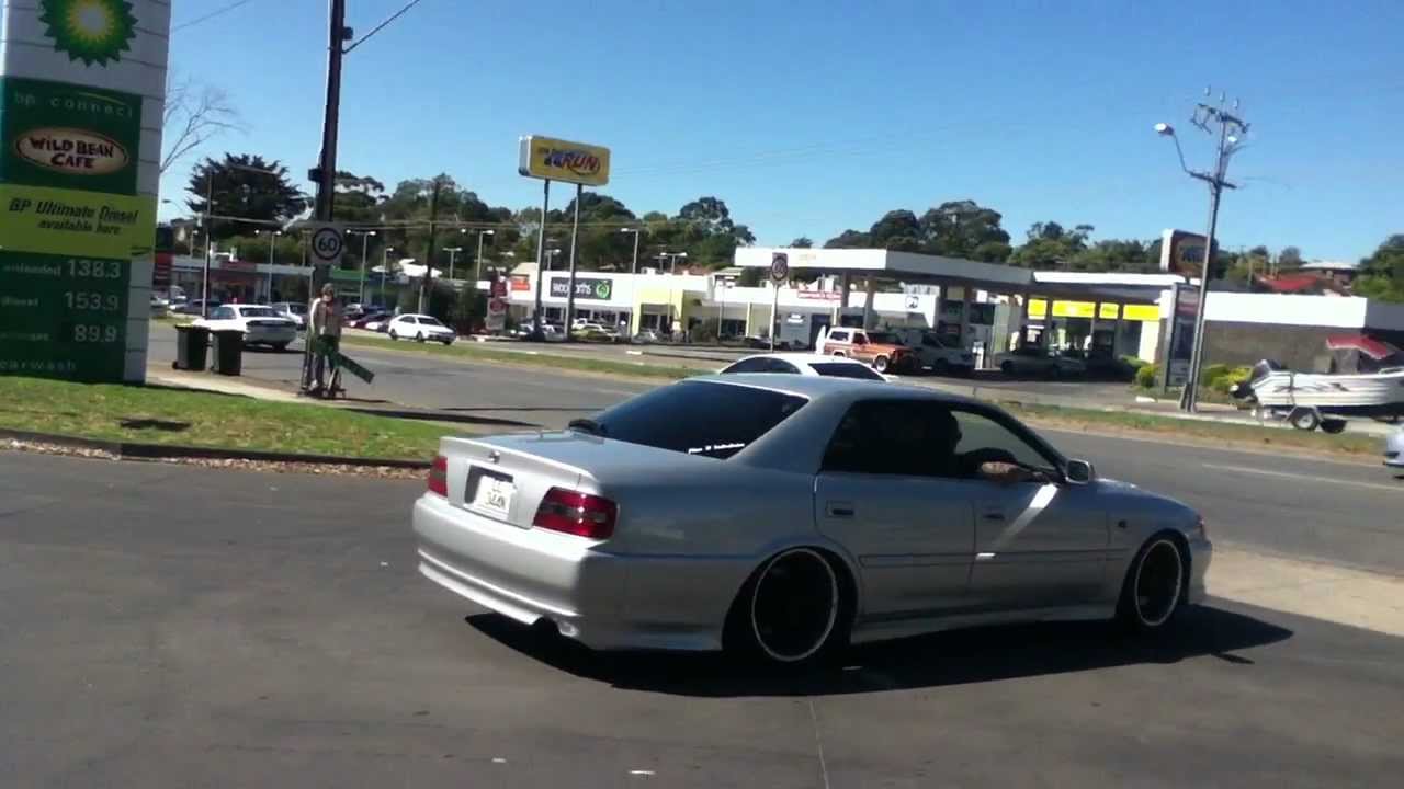 Toyota Chaser HUGE Wheelspin on a busy road!