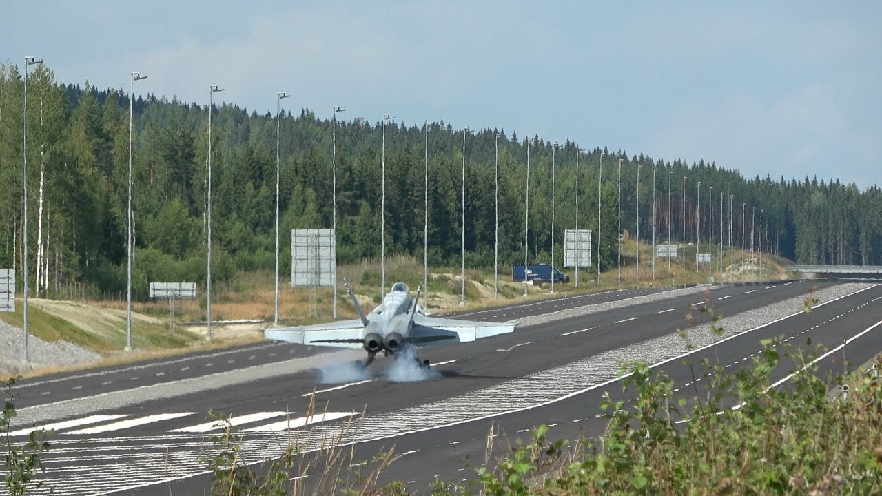 Kesäbaana 23 - Hornetit Nelostiellä / Hornets on Highway