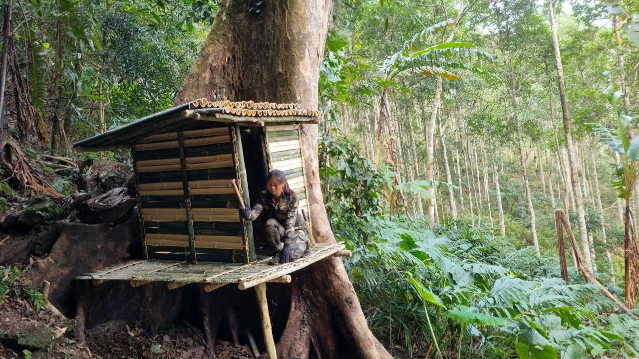 Bamboo House in the Giant Tree Hollow: Girl's Ultimate Jungle Survival Skills - Wild Beauty