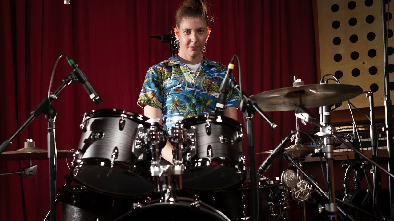 Профиль исполнителя | Виктория Смит (Soulwax, M.I.A, Miles Kane, Austra)