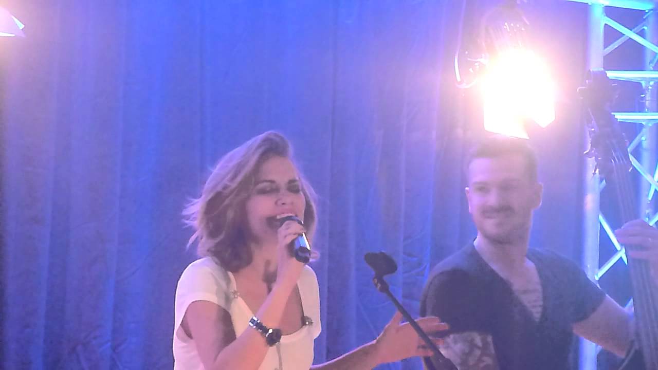 Halo - Bethany Joy Lenz (live in Paris) 27.09.2015