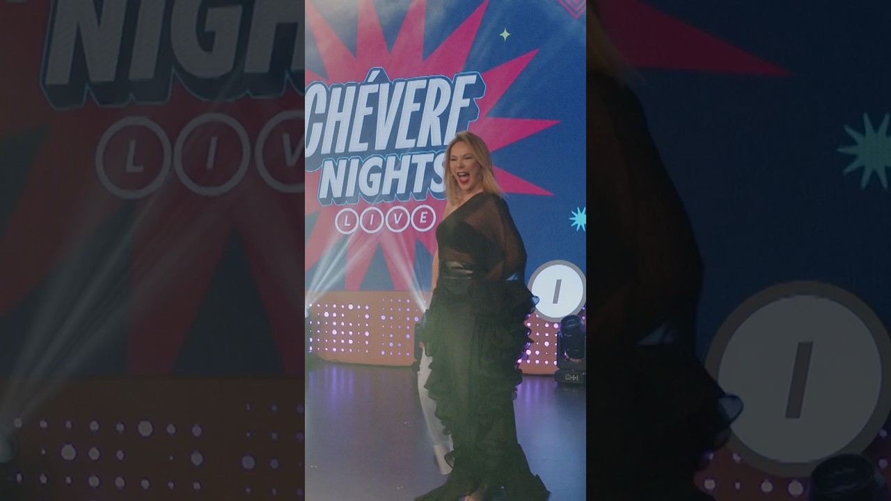 Noche de pelota en Ch&eacute;vere Nights Live 😍 #comedia #cheverenights