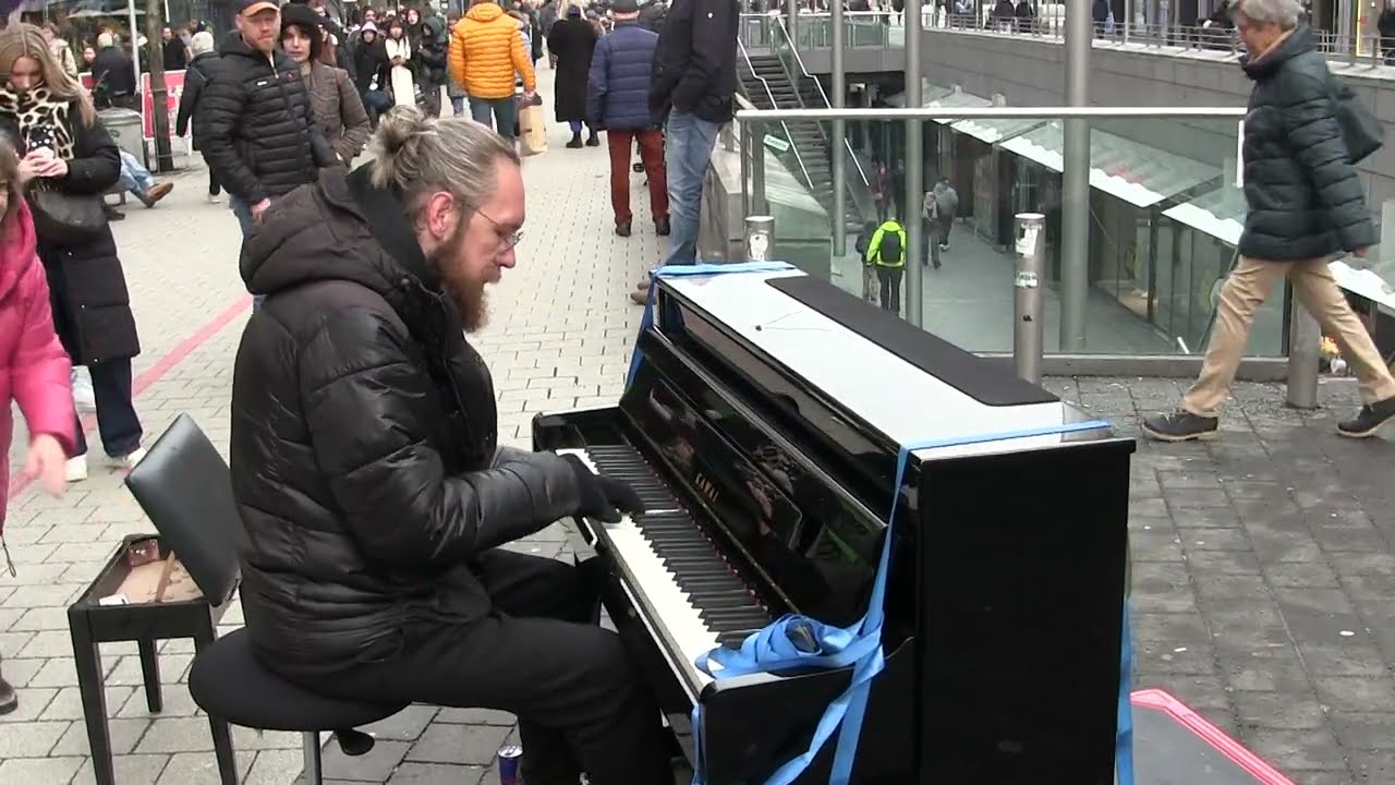 Jurij am Piano - Amelie (Comptine d'Un Autre Été) Straßenmusik / Fußgängerzone /Hannover / 17.1.2026