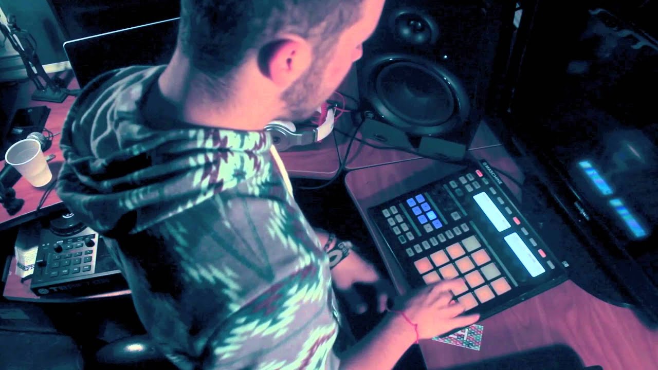 Destroying live DUBSTEP beat on the Maschine (Skrillex / No Limits)