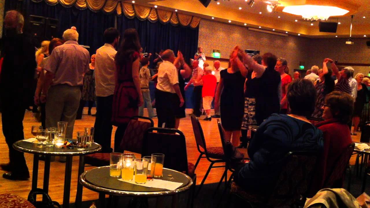 The Abbey Ceili Band plays the Plain Set