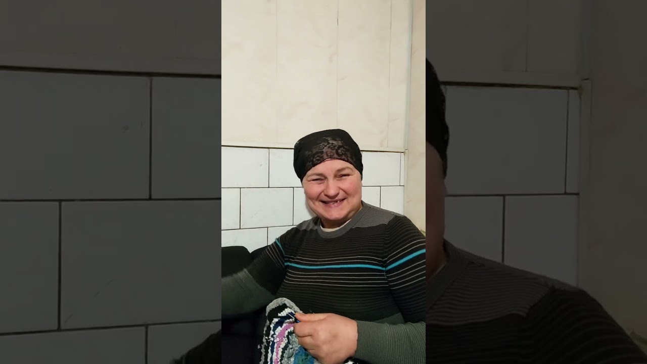 Вяжу та з вами спілкуюсь.