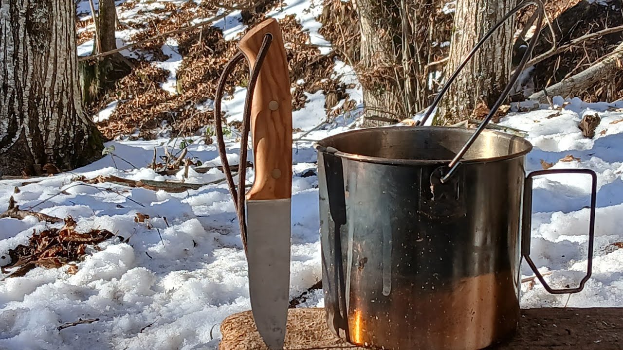 Bushcraft, neve, gintonic e coltelli ovunque!