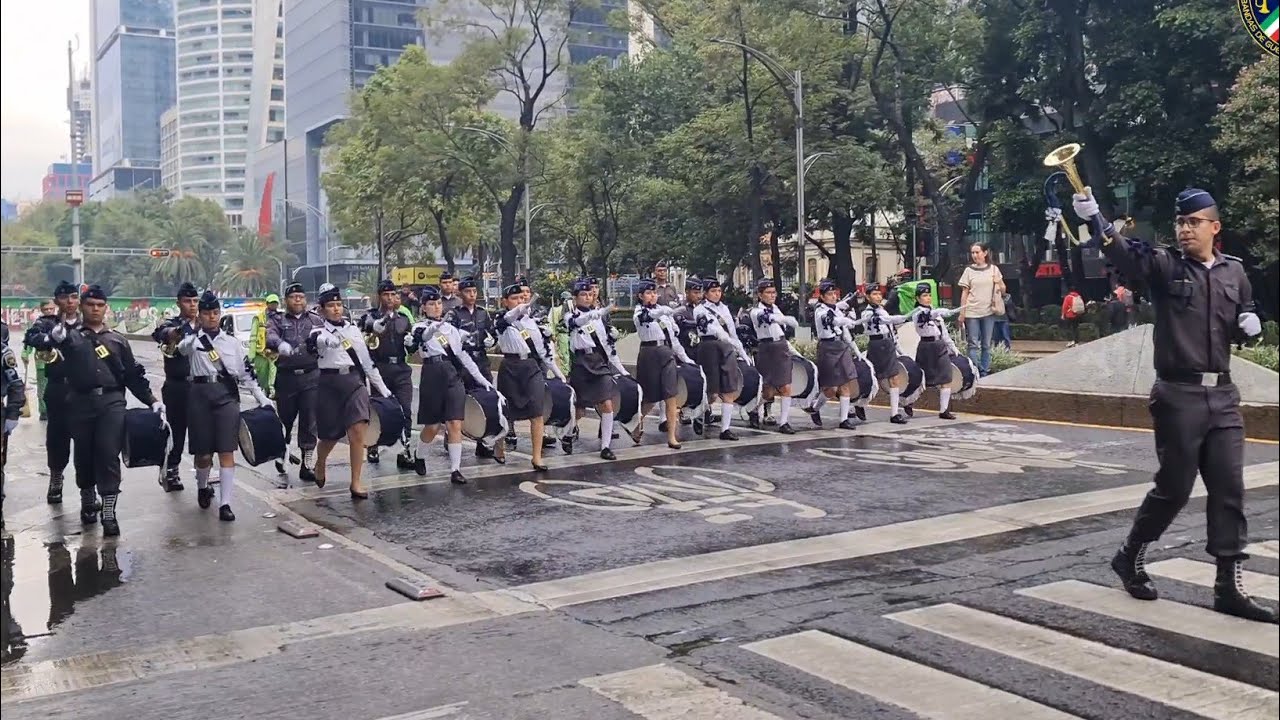 Desfile Convención Nacional del Pentathlón Deportivo Militarizado Universitario en  Ciudad de México