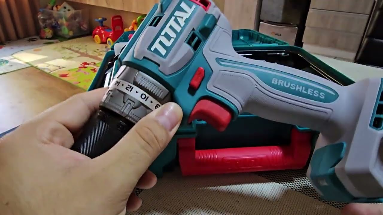 Review en español de Taladro Percutor Brushless 20V TOTAL (TIDLI20602)