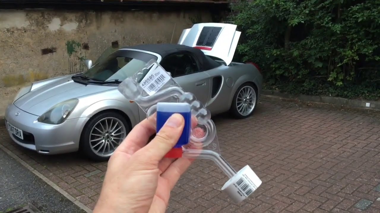Toyota MR2 Roadster radiator replacement