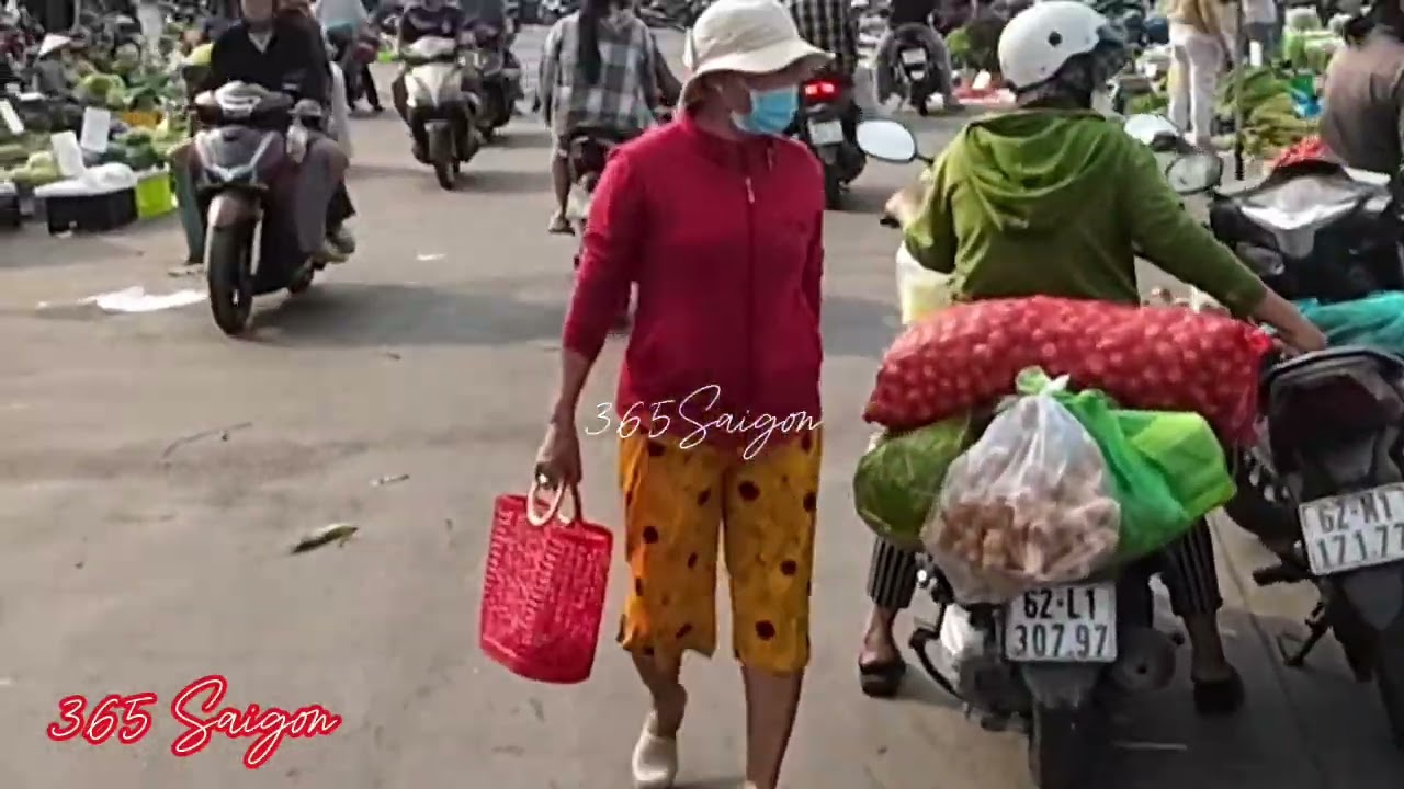 Saigon - Quay Lại Sau Những Ngày Nghĩ Tết 