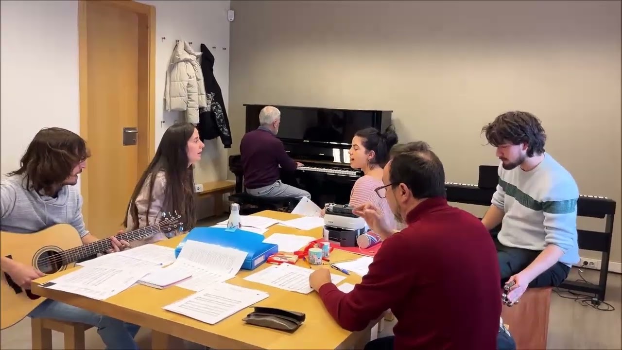 Подготовка записей рождественских гимнов для студентов к нашему Рождественскому концерту.