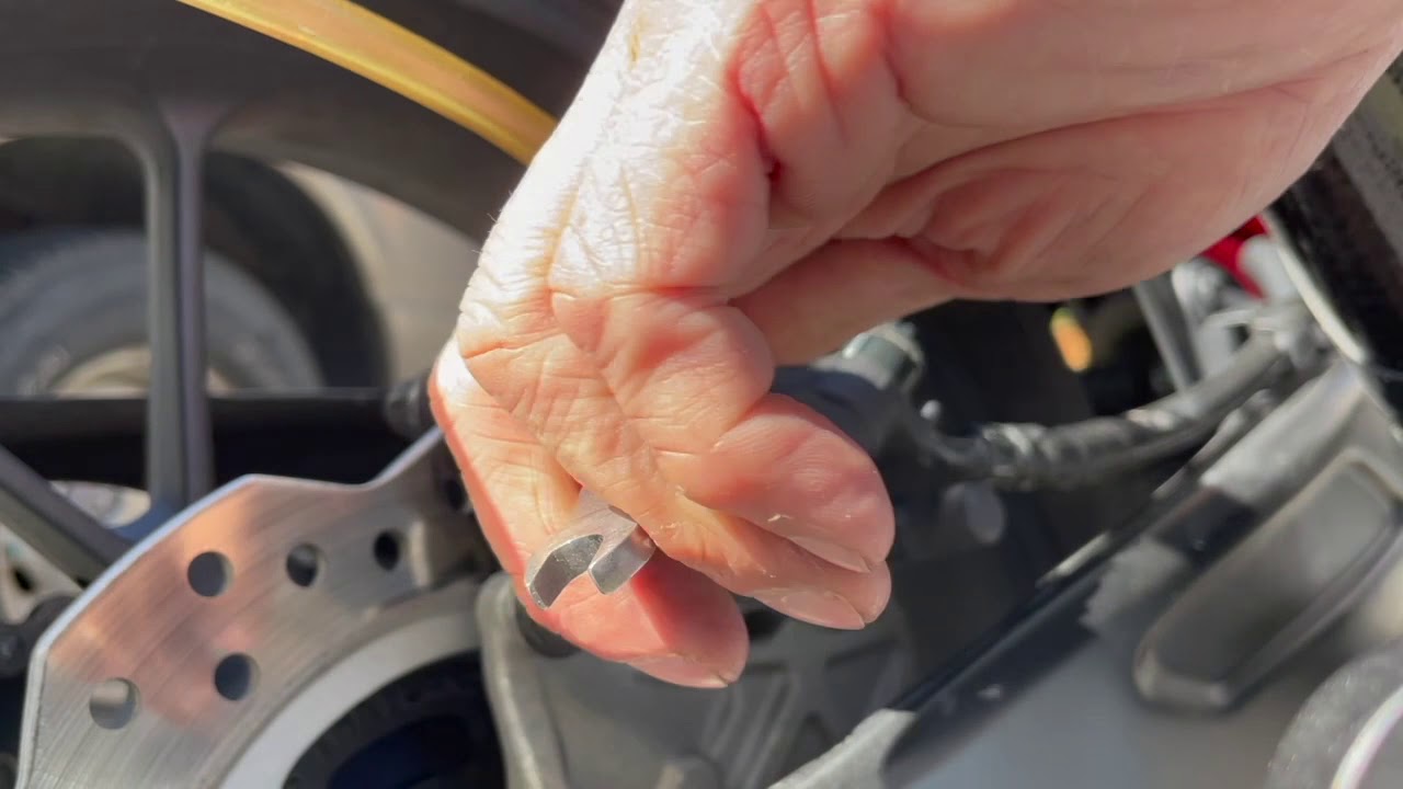 CB300R прокачка заднего тормоза