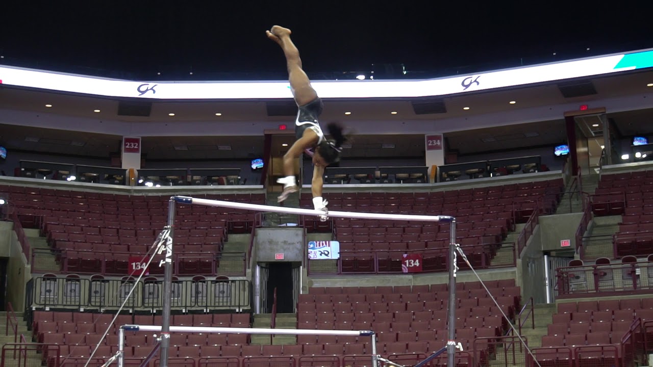 Simone Biles - Uneven Bars - 2018 GK U.S. Classic - Podium Training