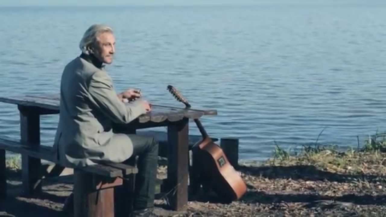 Анатолий Алешин исполняет песню