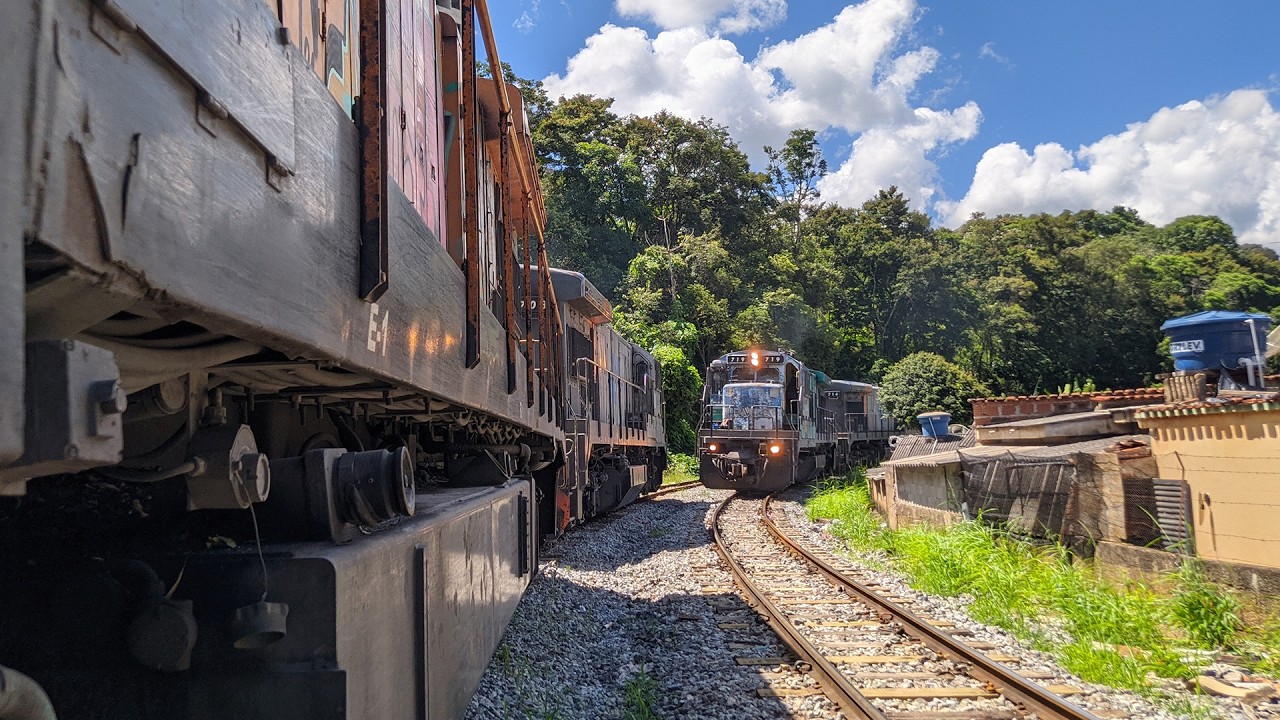 CARREGADO vs VAZIO NA ESTAÇÃO! 💥 708/8535 cruzando com a 719
