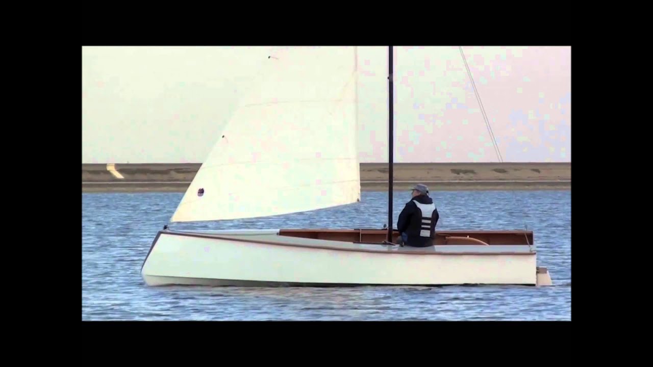 Universal Hull -- sailing in light breezes