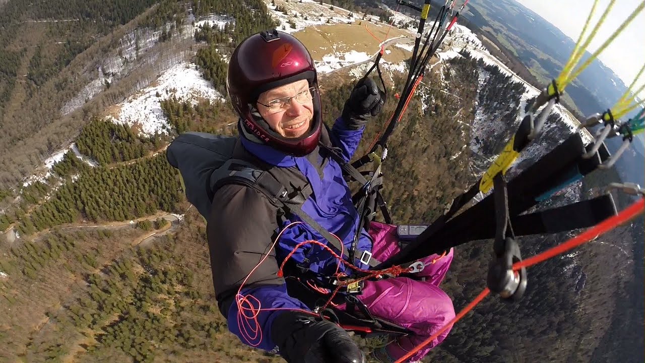 Gleitschirmfliegen am Kandel bei Waldkirch im Schwarzwald