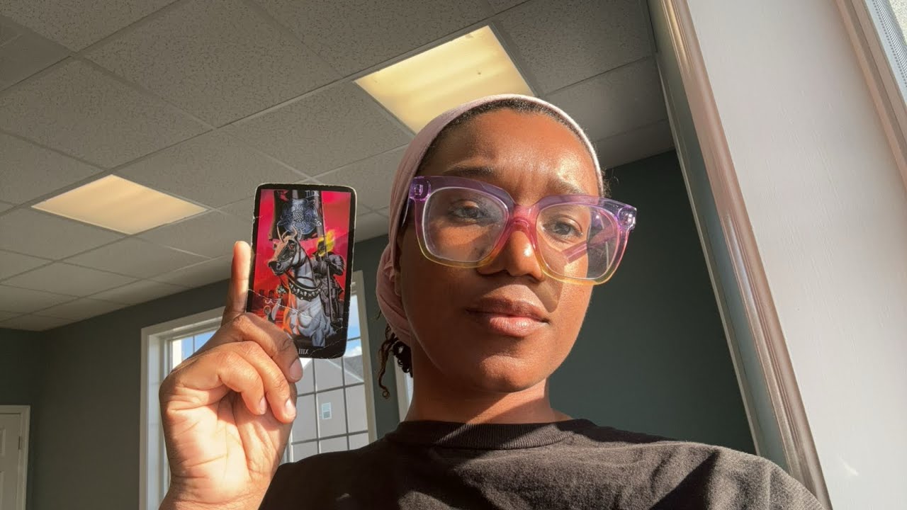 PICK A CARD | WHO’S CURRENTLY CRUSHING ON YOU
