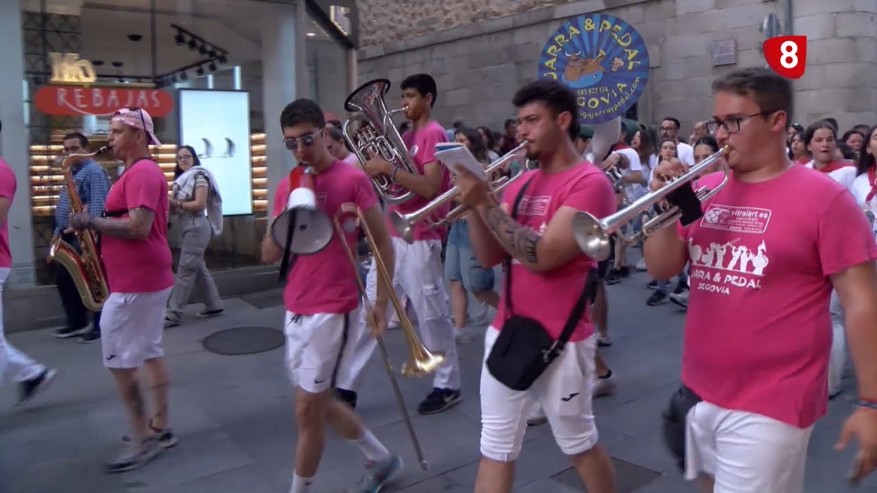 Concentración de peñas y espectáculo de drones en las fiestas de Segovia 2024
