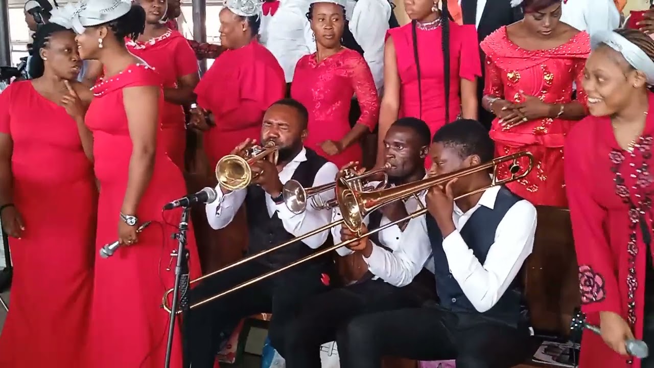 A medley of mixed African compositions | Vocomotion Choral with Alvan-Ikoku Nwamara