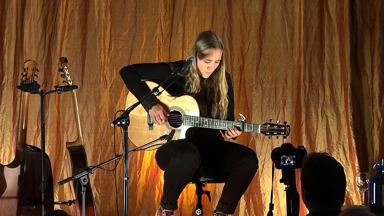 Julie Malia (AKA Jule Malischke) - Momentaufnahmen /   Live im Künstlerhof Alt-Lietzow 2024