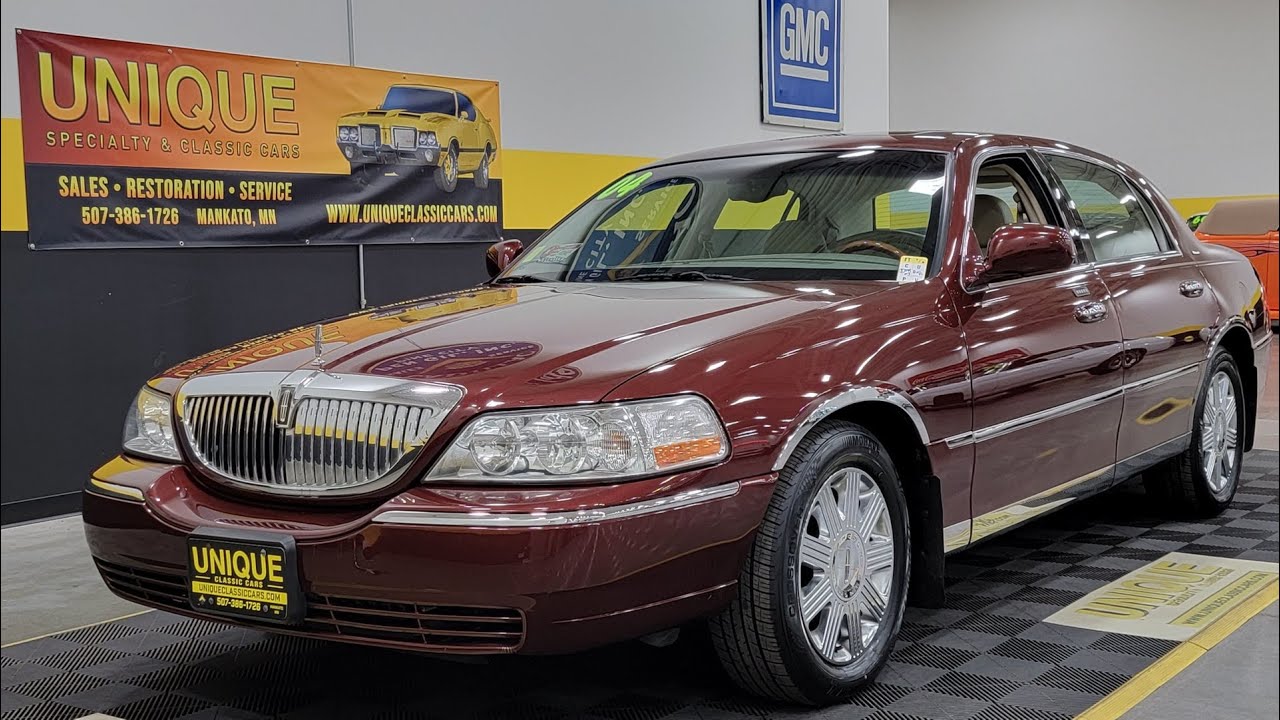 2004 Lincoln Town Car Ultimate Sedan | For Sale $9,900
