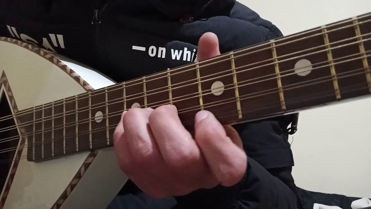 leçon 4 . une bonne méthode à suivre pour découvrir le manche de ton  instrument .