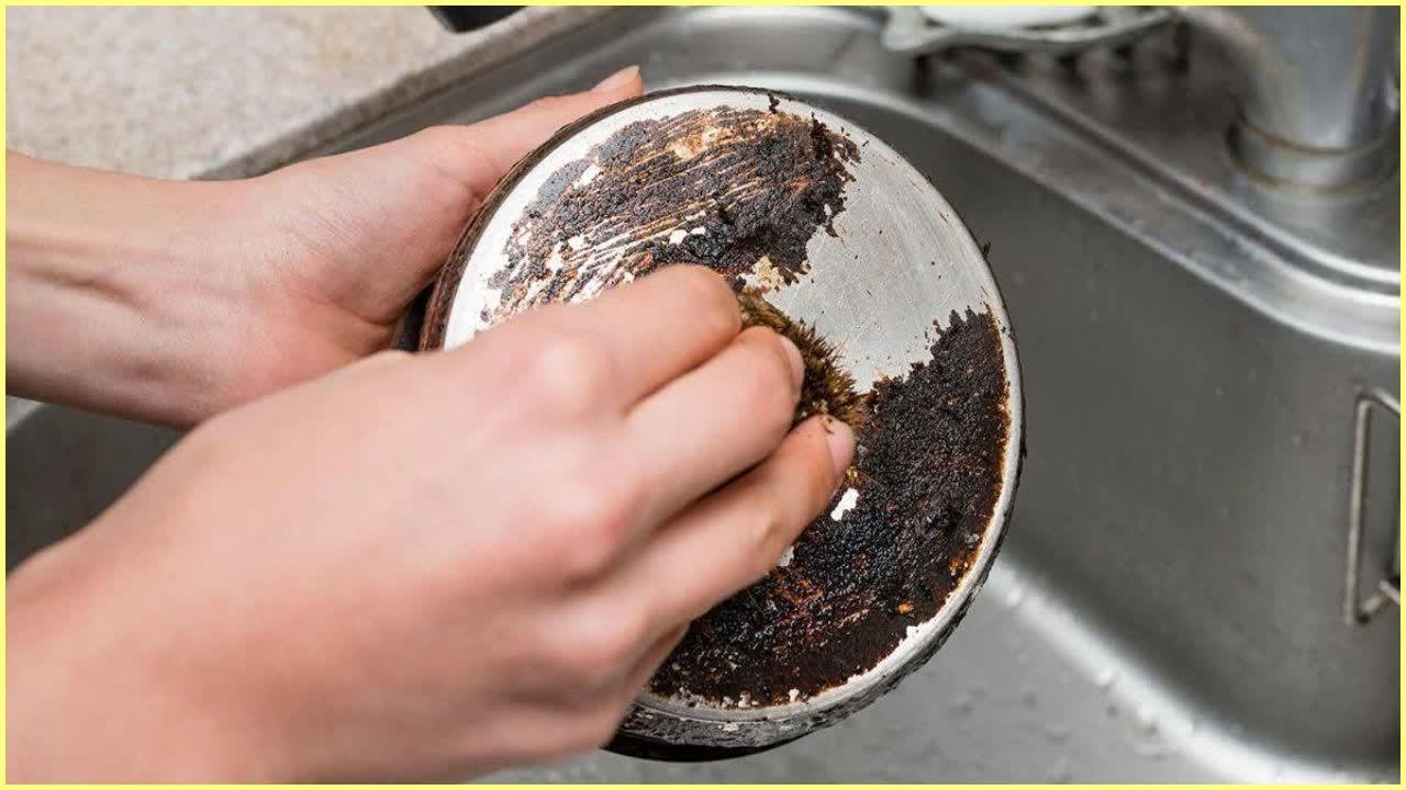 Apprenez à nettoyer le dos des casseroles et laissez-les comme neuves