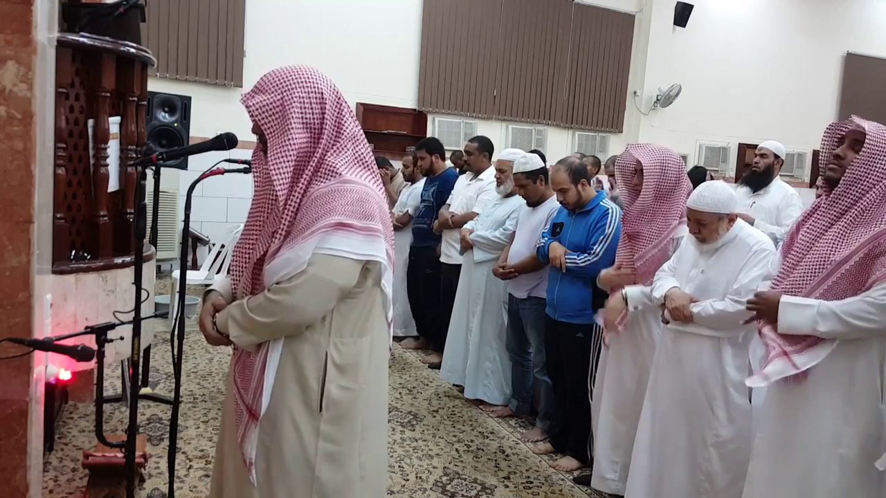 شيخ أحمد خليل رحم الله صاحب هذا الصوت
فقد كان الشيخ محمد أيوب يحب صوته ويثني عليه ويطرب له