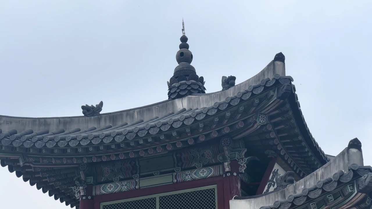 Paldalmun gate suwon [The Great Wall of Korean war heritage fortress]