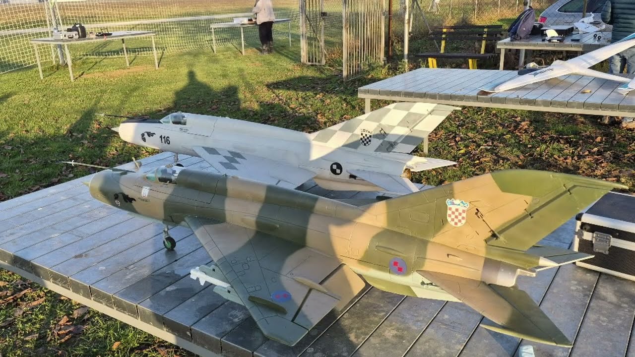 2x Mig21 Freewing jets tandem flight