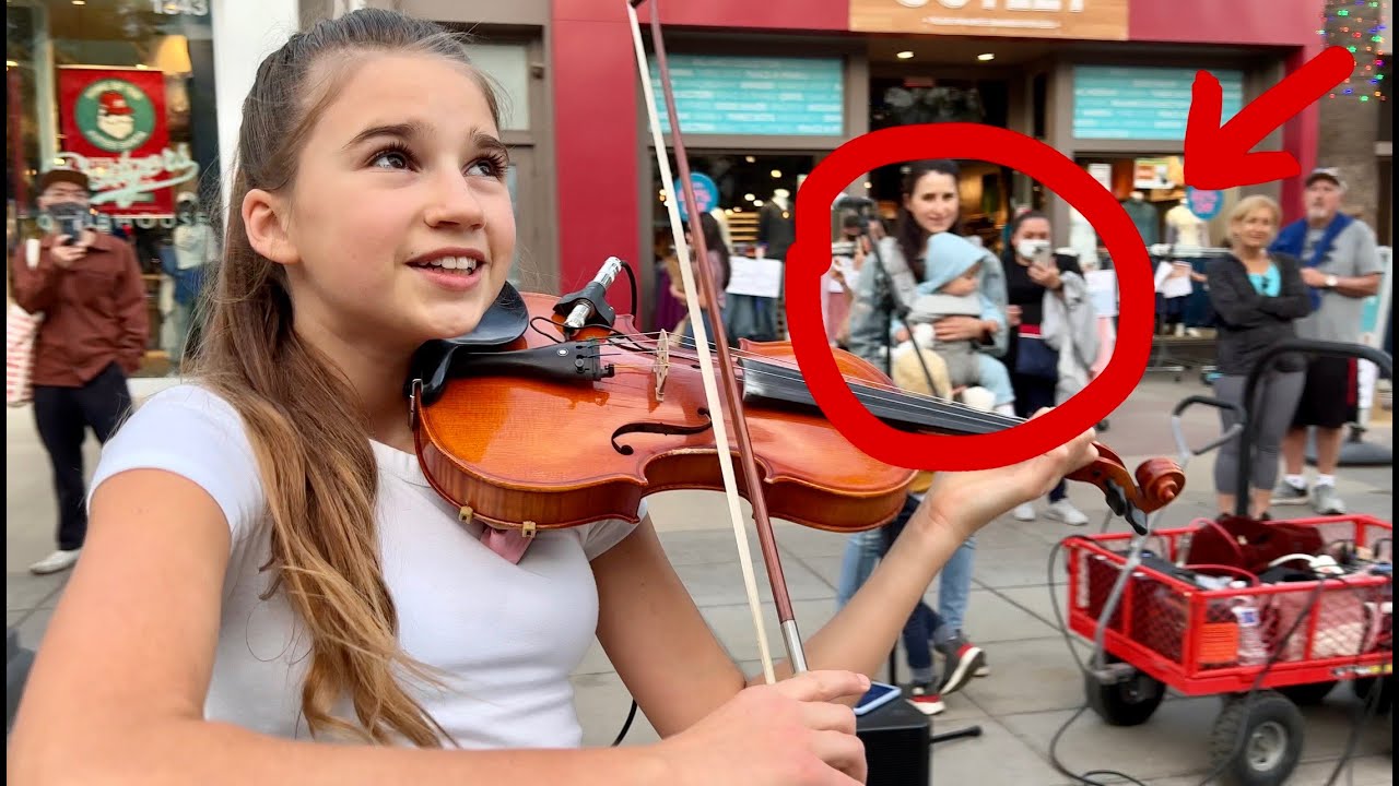 1-year-old BABY and Mom JOIN STREET PERFORMANCE | My Heart Will Go On - Titanic - Karolina Protsenko