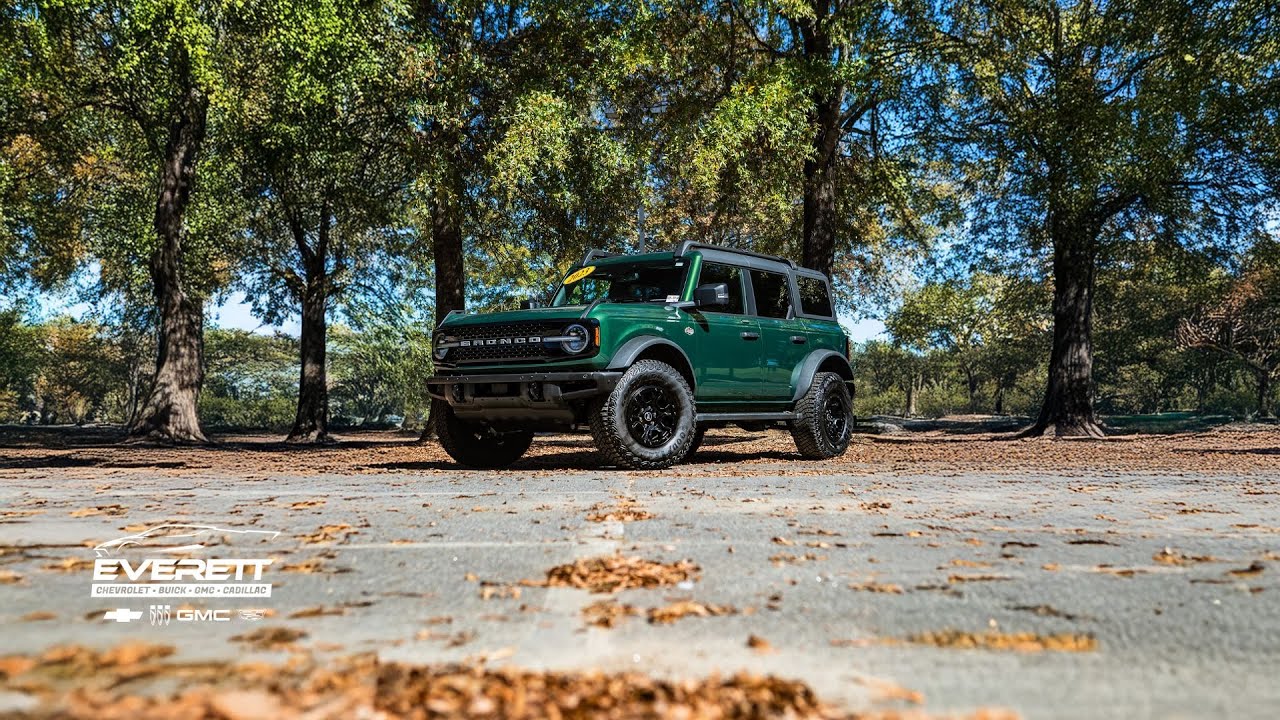 Eruption Green Ford Bronco &mdash; готов к приключениям | Всего 19 тыс. миль!