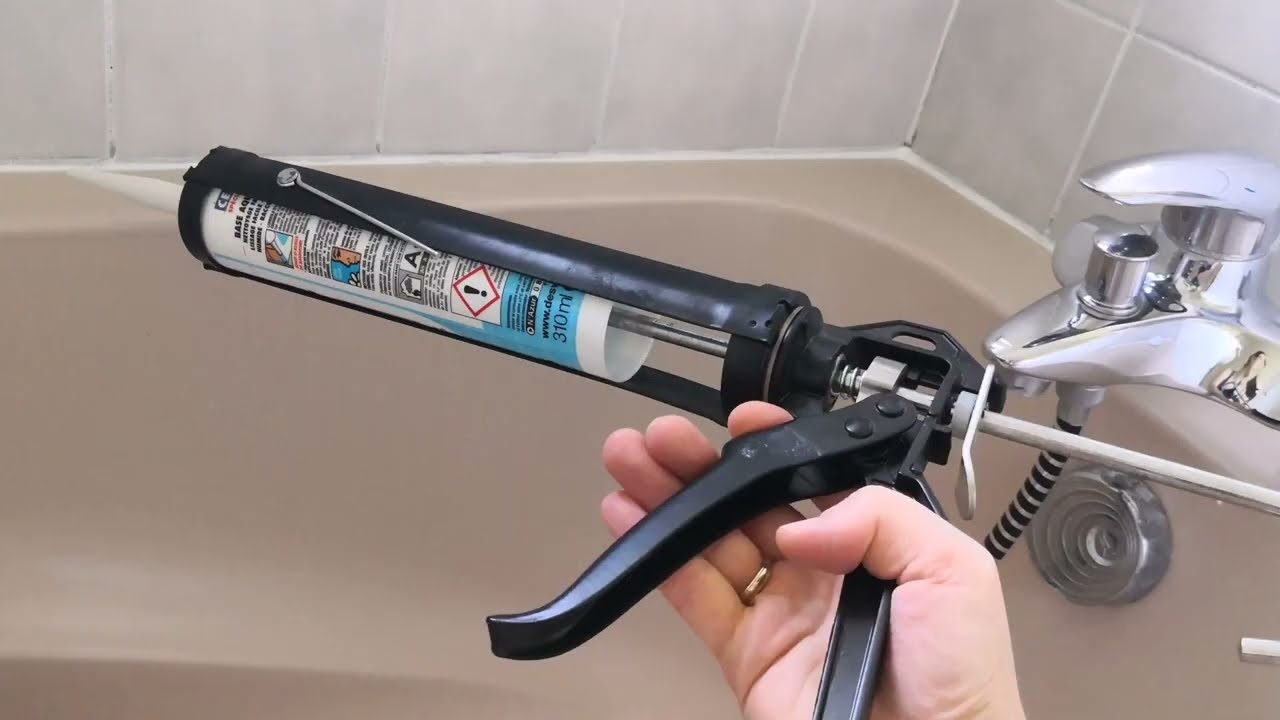 Uradi sam. Kako staviti silicon. Nekoliko caka. Comment faire du silicone sur une baignoire.