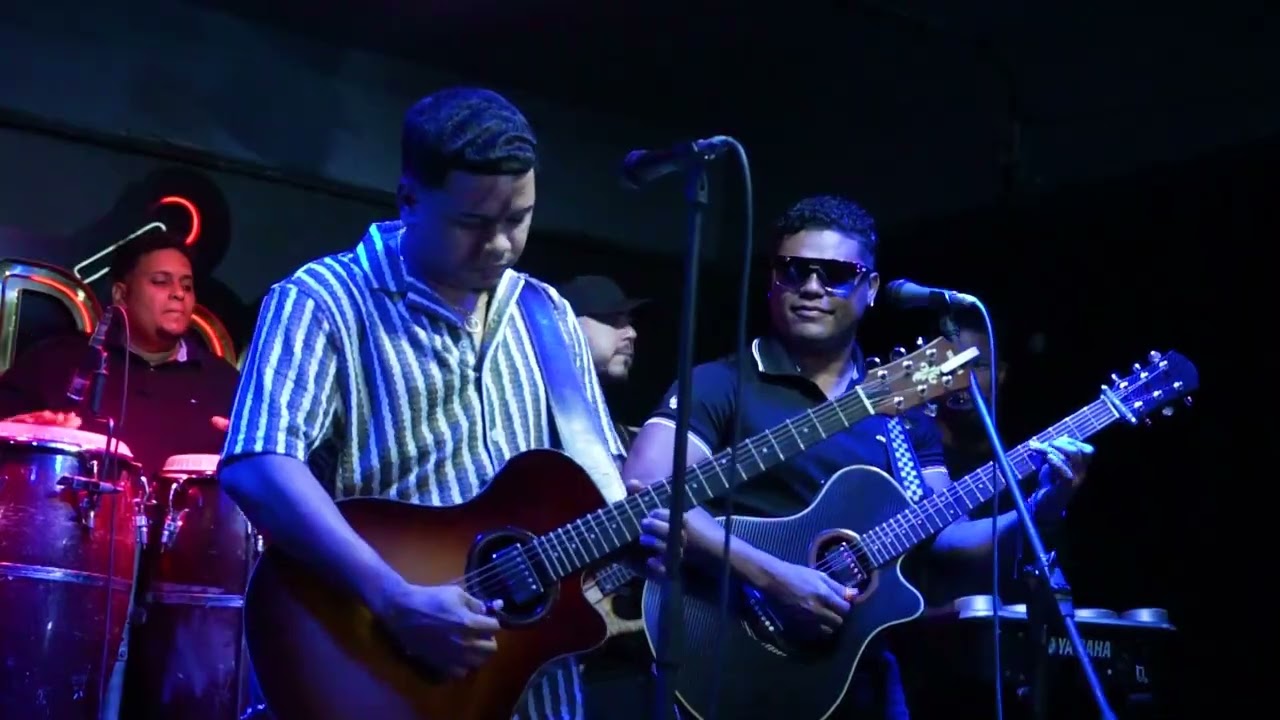 Enamorado Como Loco Perdido – Raffy Martinez (En Vivo)