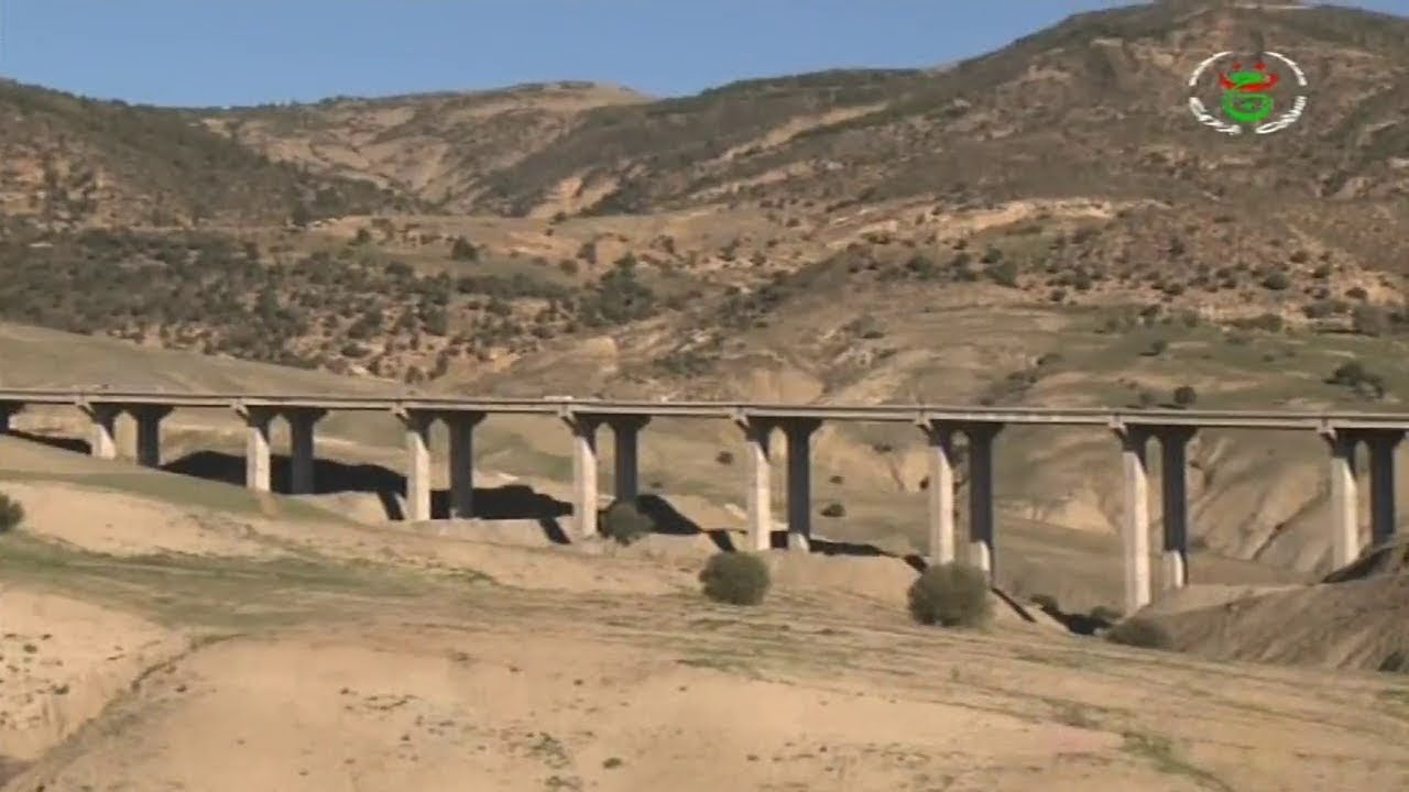 الطريق الرابط بين مدينة معسكر والطريق السيار شرق - غرب،