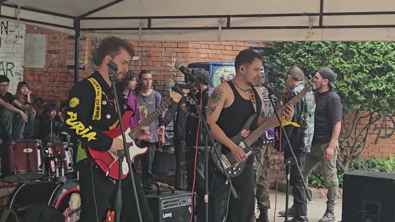 El Punk del Transmilenio - Capital Chirris (En vivo en la Universidad Nacional de Colombia)