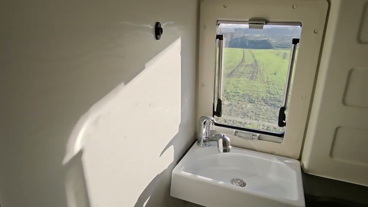 RAPIDO DEAMER D43 FUN 4 BERTH HIGH TOP WOTH ADDITIONAL POP ROOF