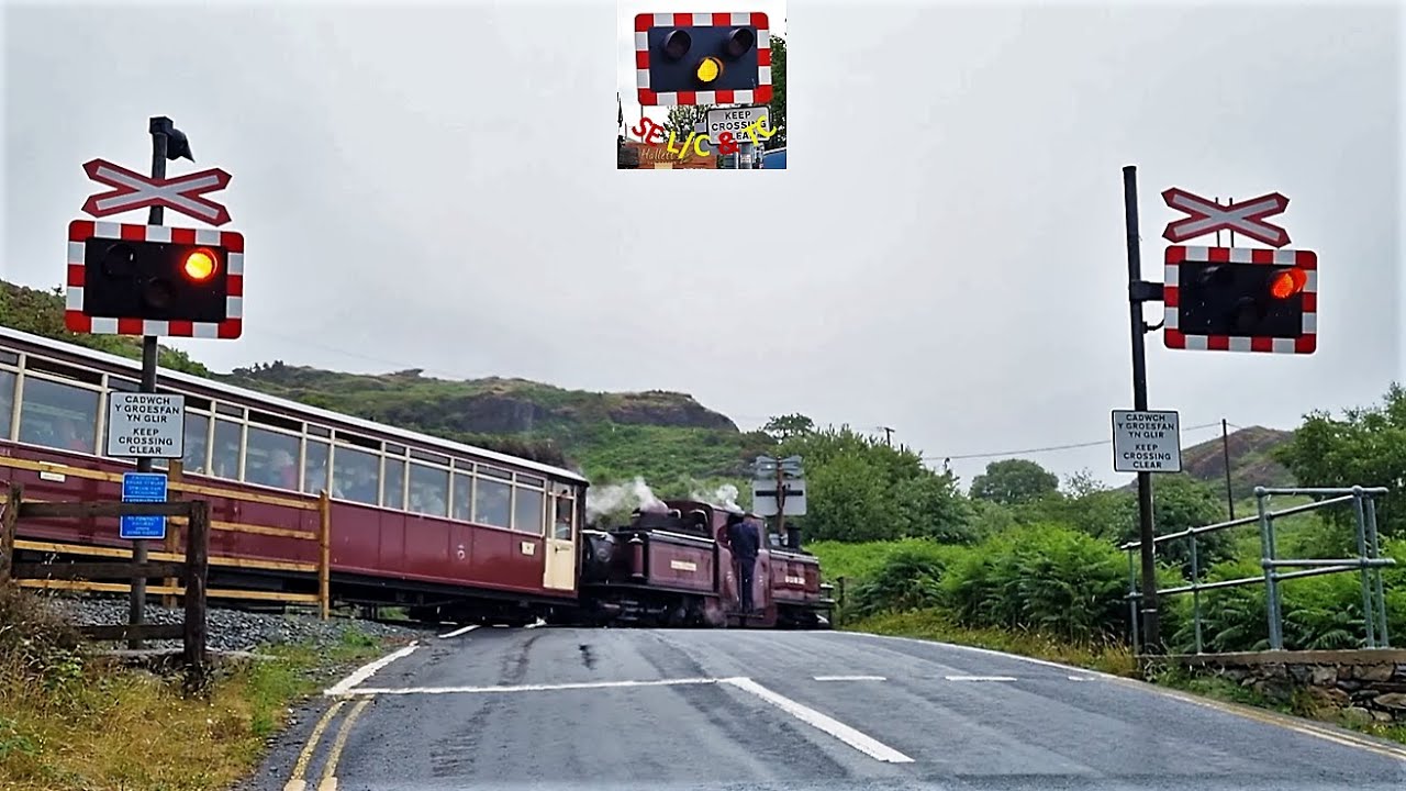Stwlan Dam Level Crossing, Ffestiniog Railway, Gwynedd