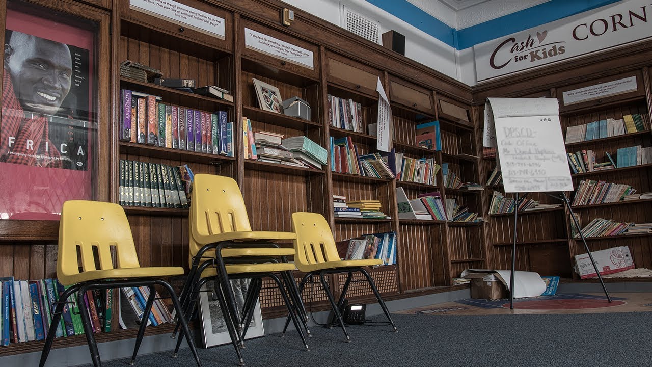 Exploring a Recently Abandoned Detroit Private School with the Electricity AND Water Left On