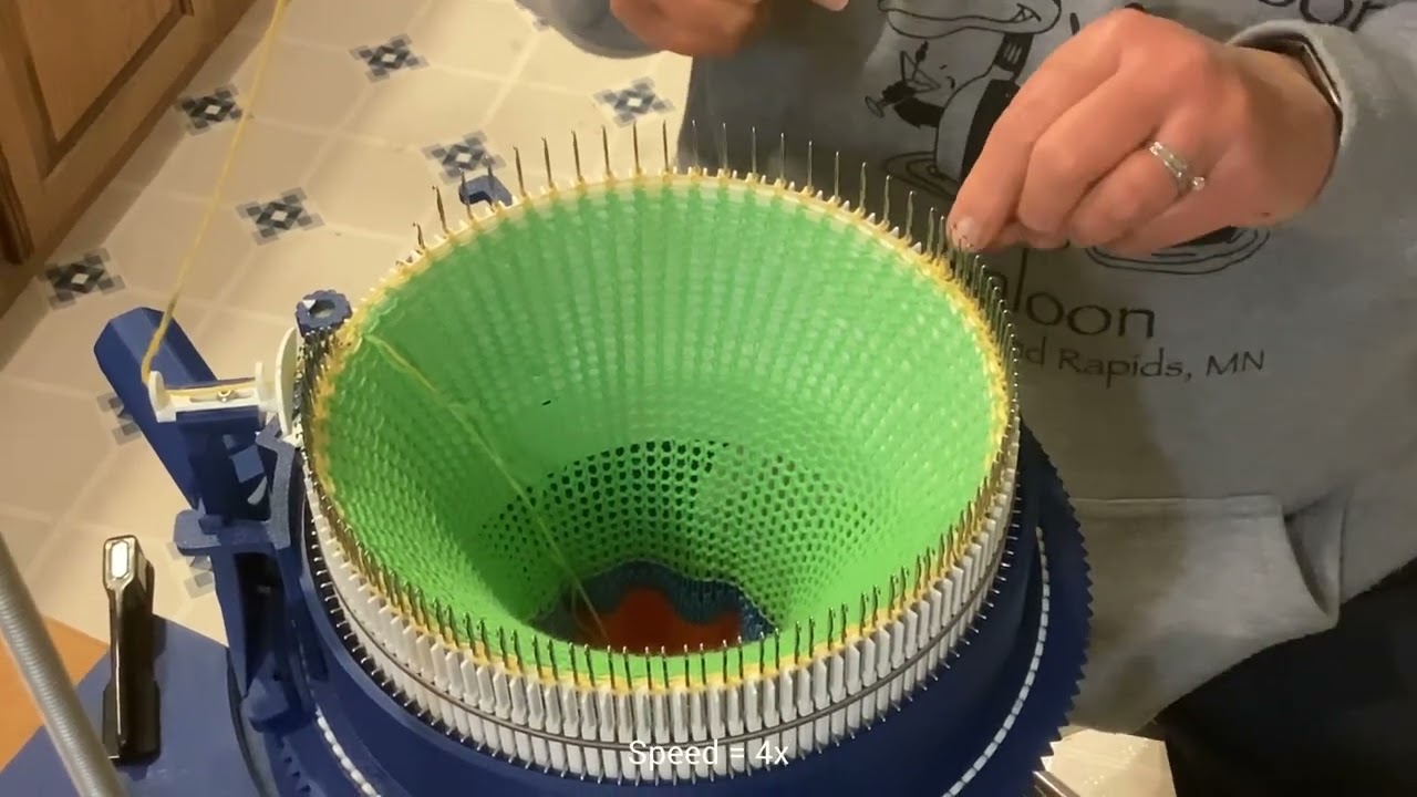[Edited] Knitting a hat on the Handy Hat Maker machine @joyceknitsandsews