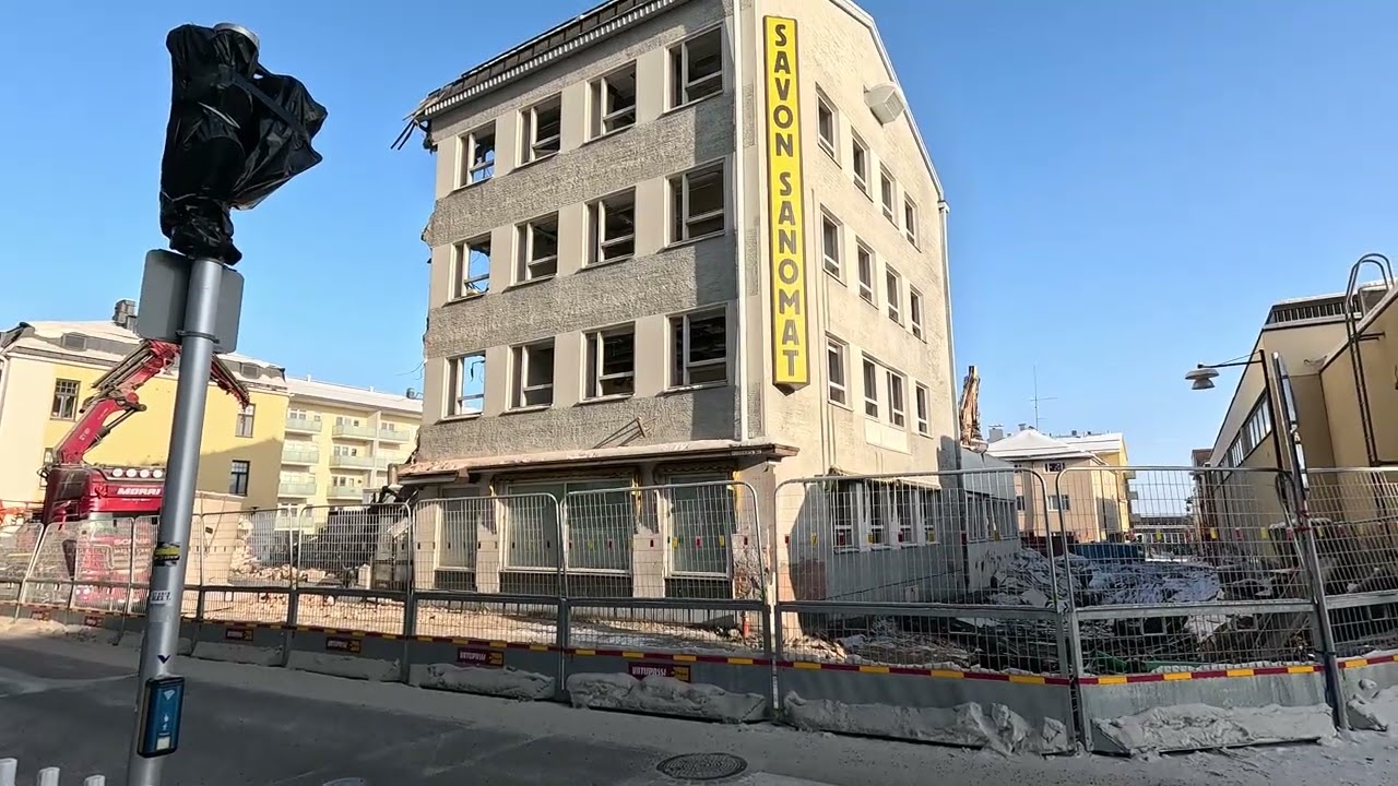 Pala Kuopion historiaa murenee: Savon Sanomien vanhan kiinteistön purku Vuorikatu 21:ssä