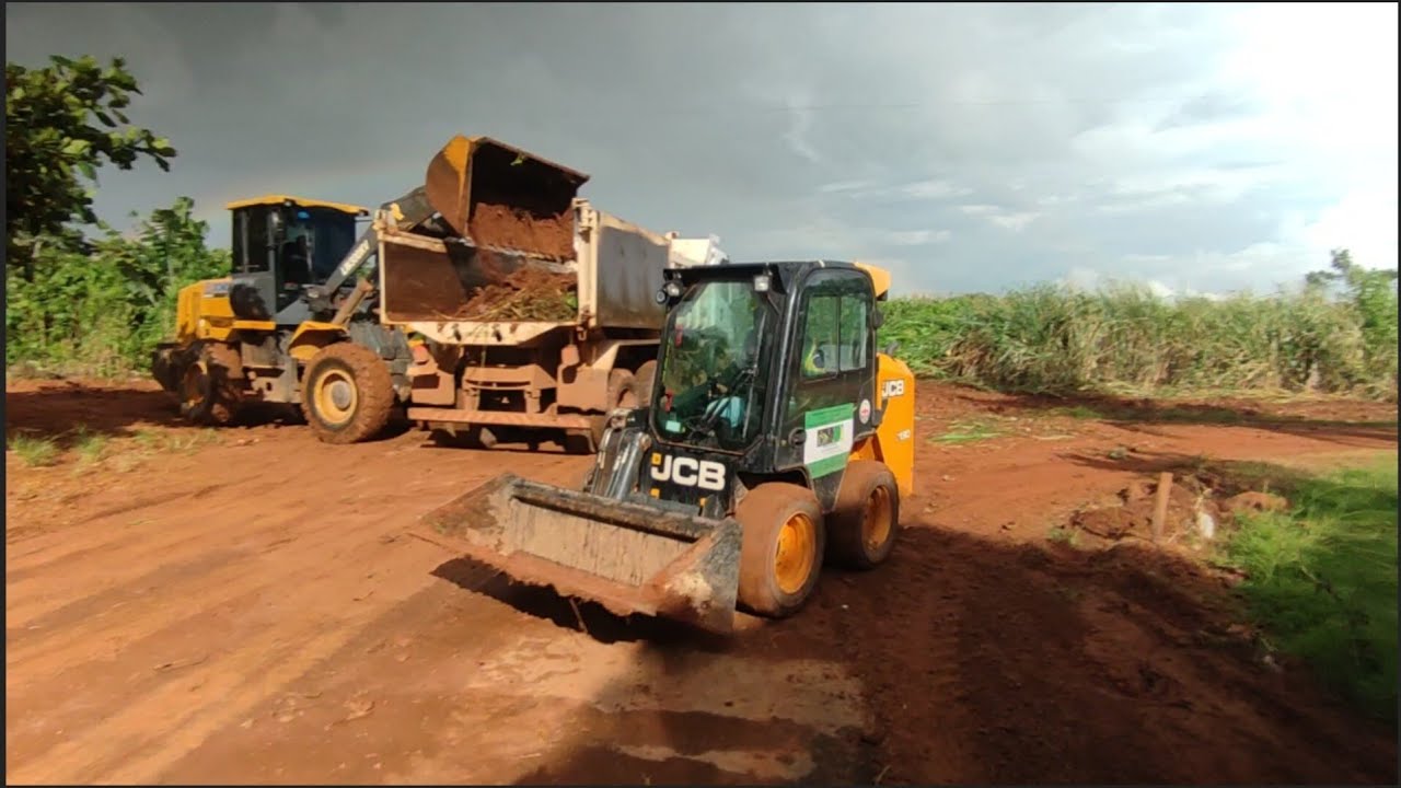 PÁ CARREGADEIRA XCMG LW300KV E MINI CARREGADEIRA JCB LIMPEZA DE RUA