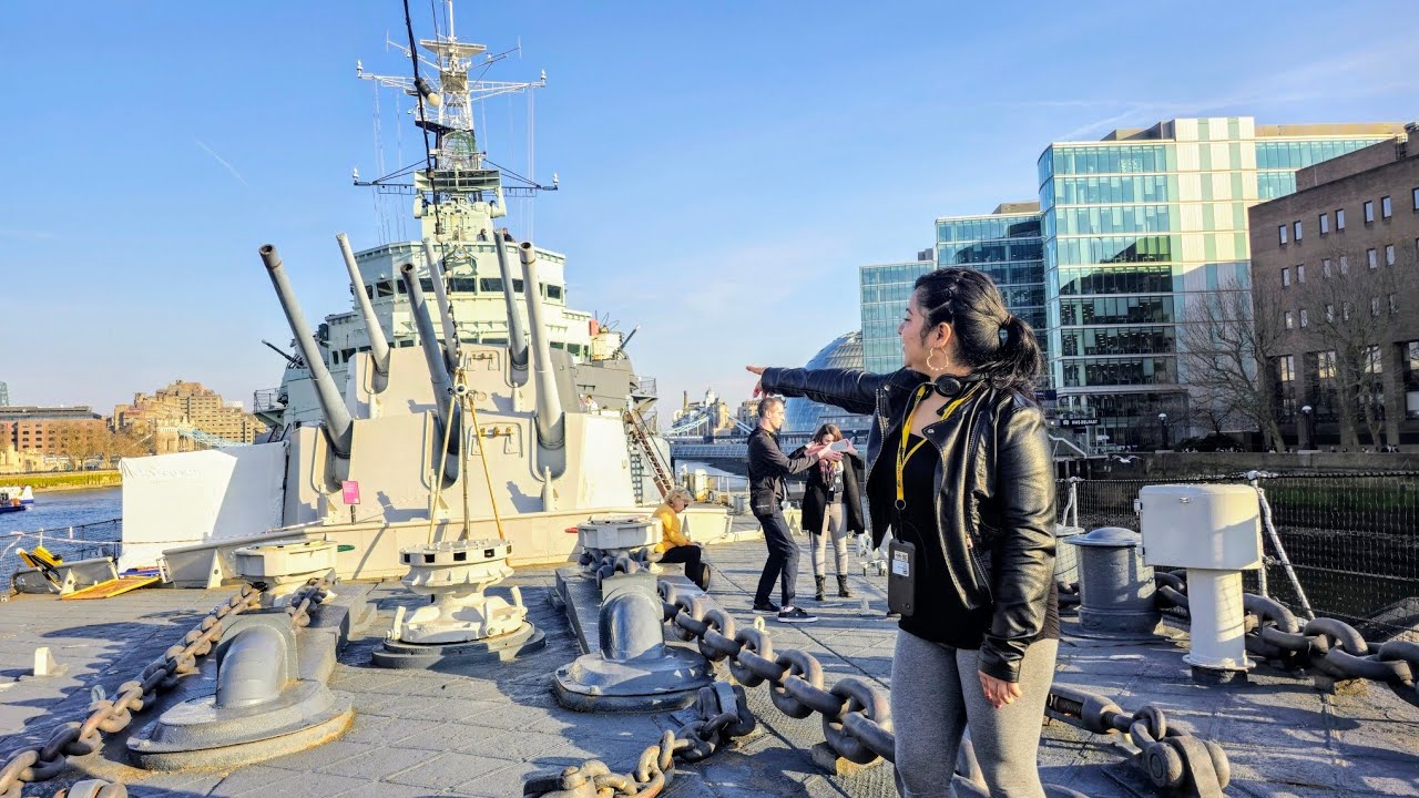 Explorando el HMS Belfast ex-buque de guerra Británico, ahora museo.